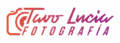 Logotipo de Tavo Lucía Fotografía con ícono de cámara y tipografía en degradado naranja, rosa y morado.